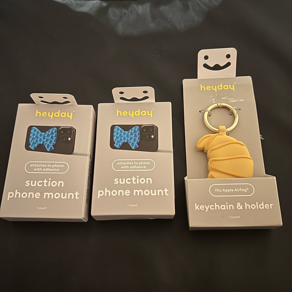 NWT Heyday Suction Phone Mount/ Keychain and Air Tag Holder